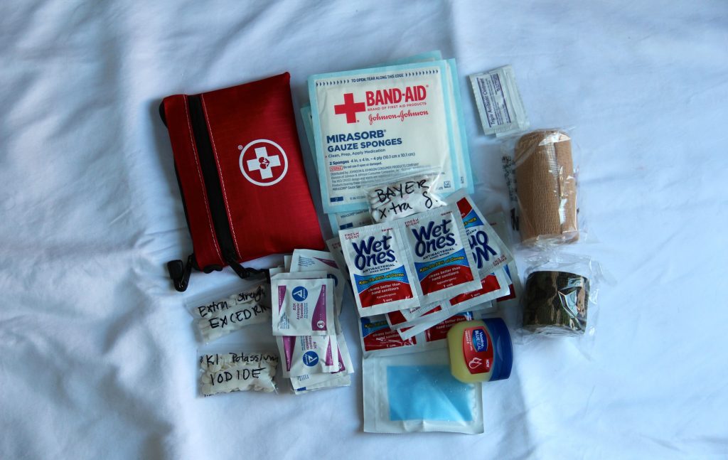 diy emergency kits, emergency kit to go, ready to flee emergency kit