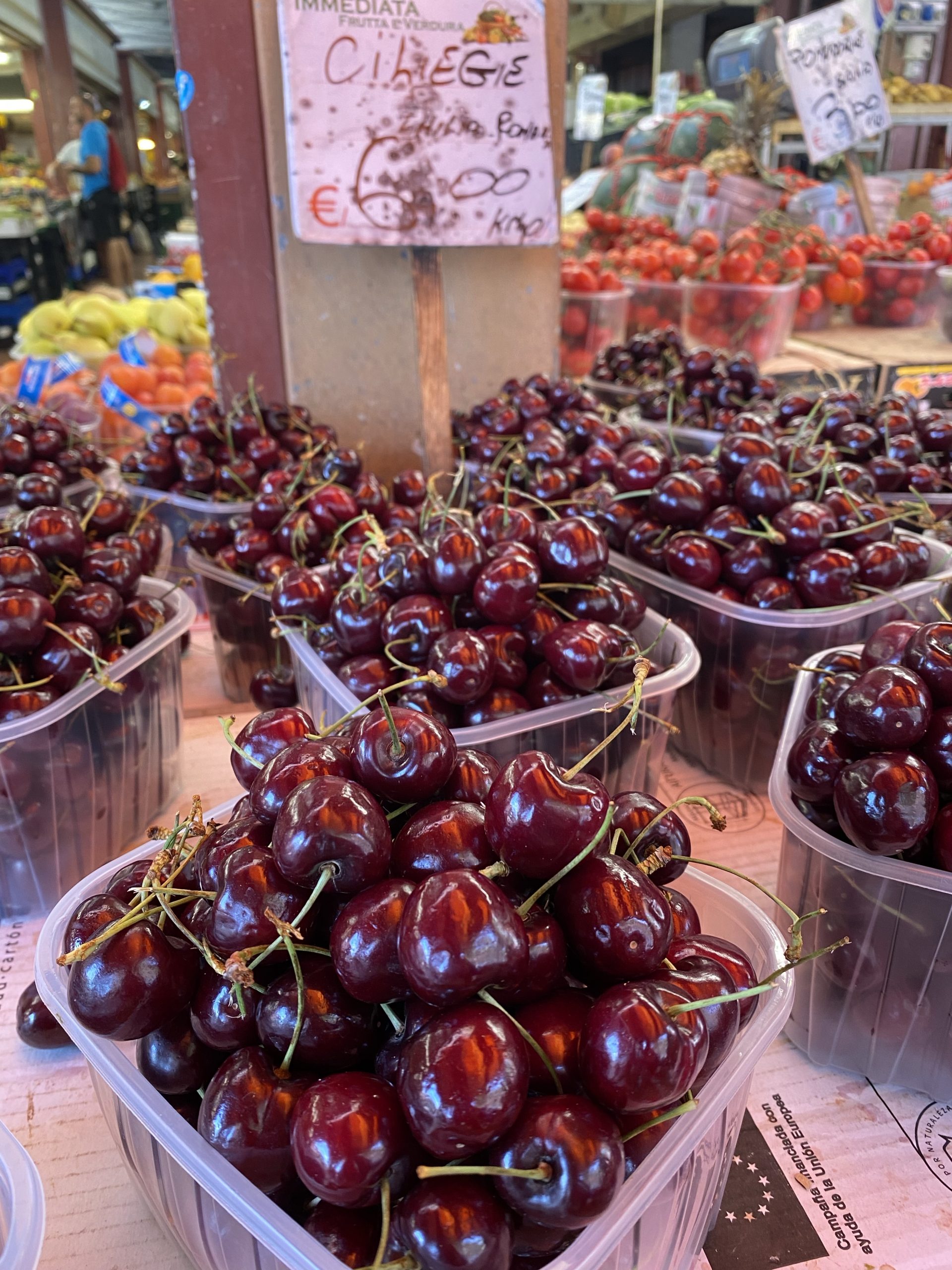 dark cherries, cilegie, Mercato dei Fiori, Ventimiglia, Italy, Ventimille, Italie