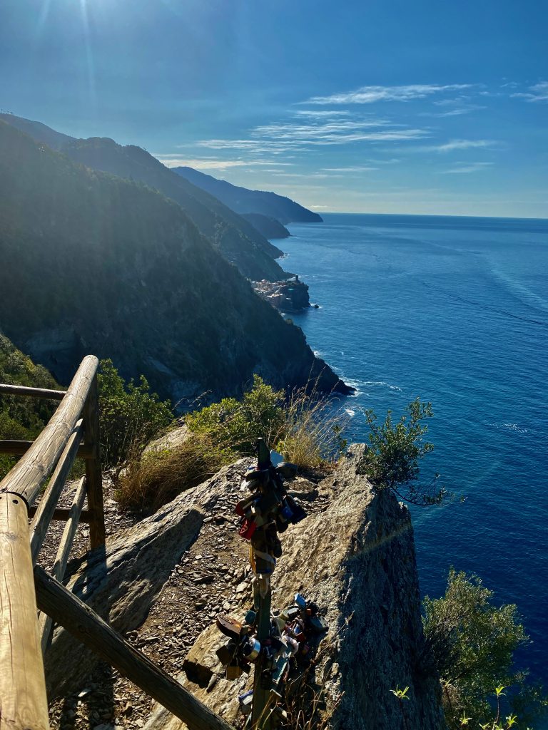 Vernazza, trail to Vernazza, Sentiero Azzurro, Adventuress domestista, Cinque Terre, hiking Italy, 