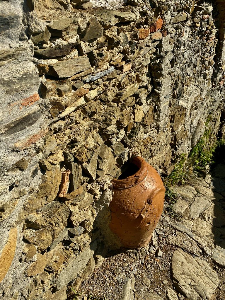 Path to Vernazza, Sentiero Verde Azzuro, The Blue Path, Cinque Terre, Italian Riviera, Sentiero Azzuro, stone wall, clay pot, clay pot in stone wall