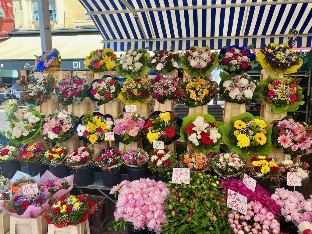 Marché aux fleurs, Nice, Cours Saleya, Cours Saleya flower market, pink peonies, selection of bouquets