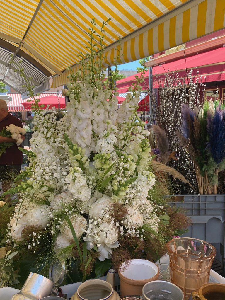 Marché aux fleurs, Nice, Cours Saleya, Cours Saleya flower market, pink peonies, fresh cut flowers, fresh cut flower arrangements