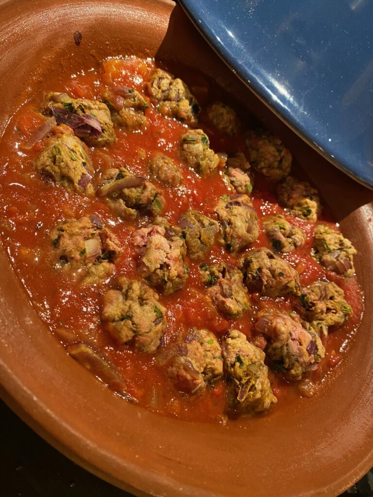 Tagine recipe, blue tagine, kefta recipe, moroccan meatballs, spicy, smoky sauce, tagine, North African cuisine, Kefta Mkauouara