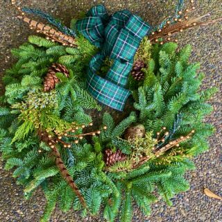 How to create the gorgeous grandiose wreath of your dreams with ease…