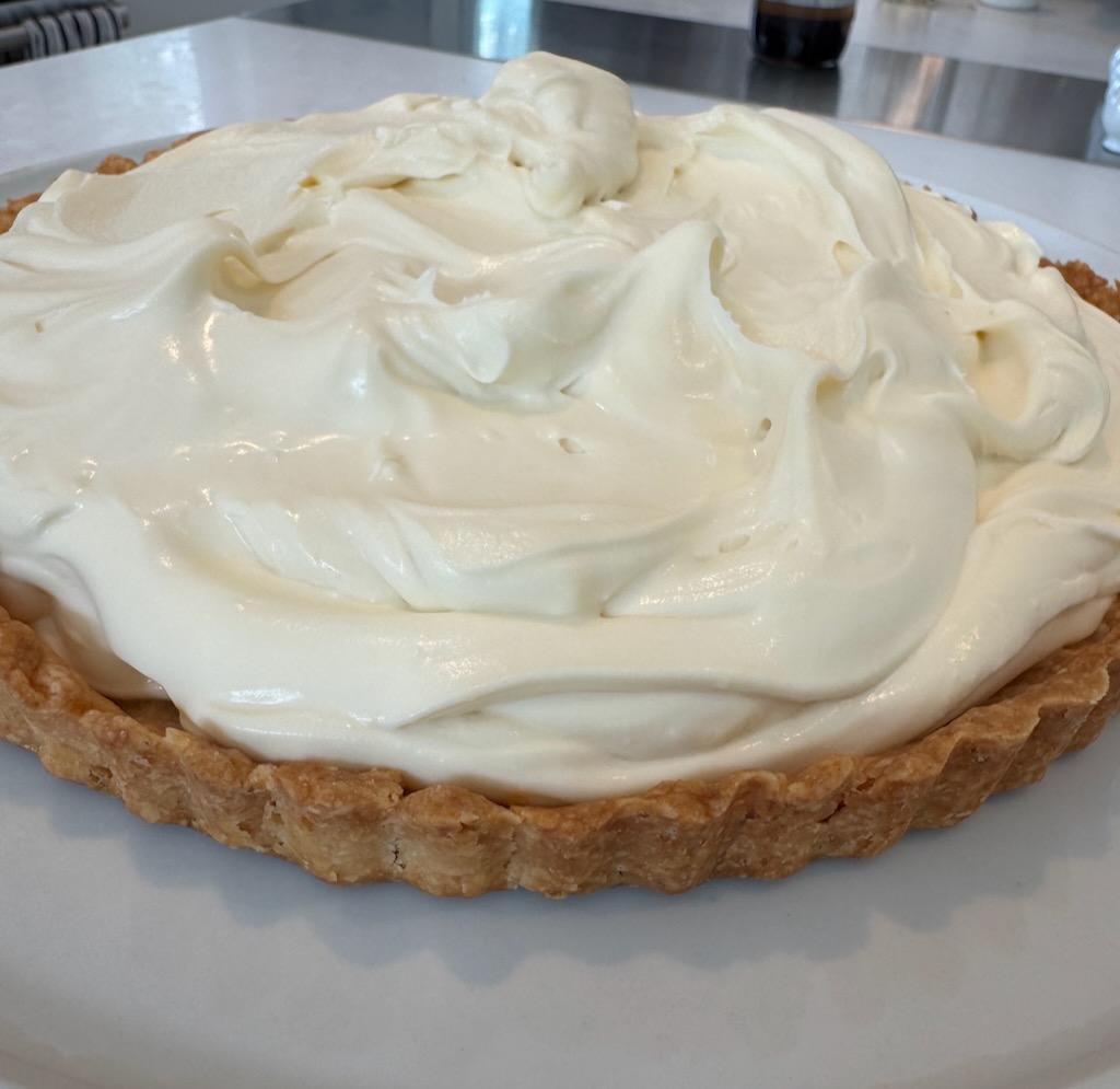 fresh peach tart, Pâte Brisée crust, mascarpone, créme fraîche filling